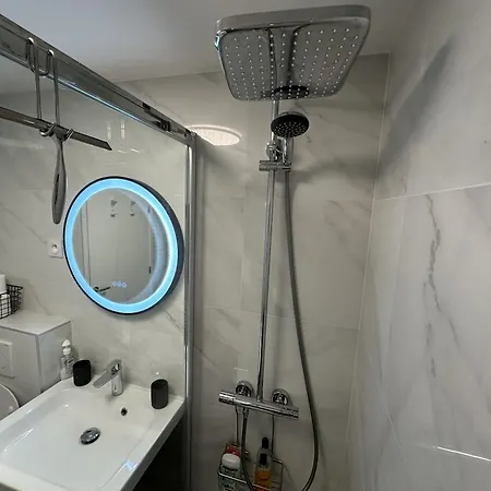 Les Katikias Lägenhet